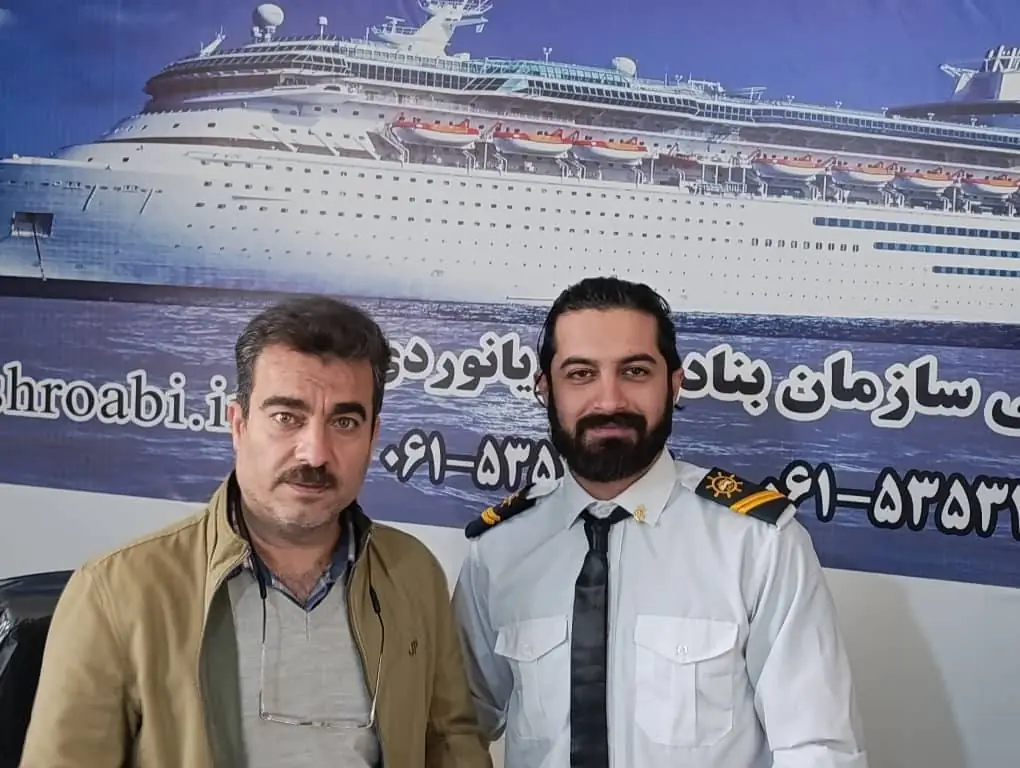 حسین مکتوفی در یونیفرم افسری دریایی